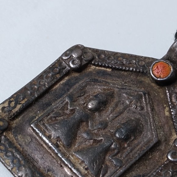 Vintage Metal Pendant String Necklace - Picture 11 of 16